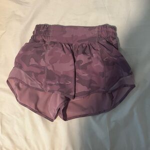 Lululemon Hotty Hot Short 2.5” || Incognito Camo Pink Taupe Multi/Pink Taupe